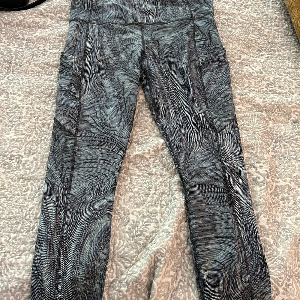 LULULEMON cropped leggings